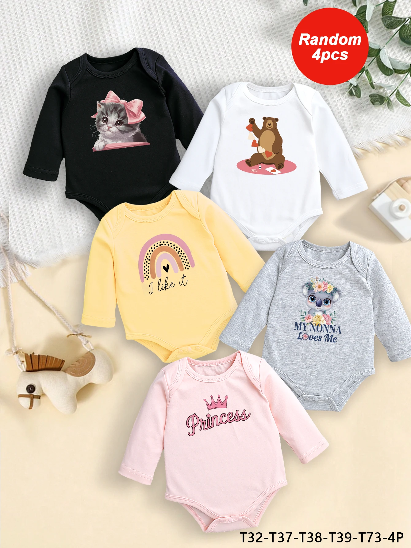 

Random 4PCS Autumn and winter baby girl cartoon print cotton casual and fashionable baby girl triangle onesie