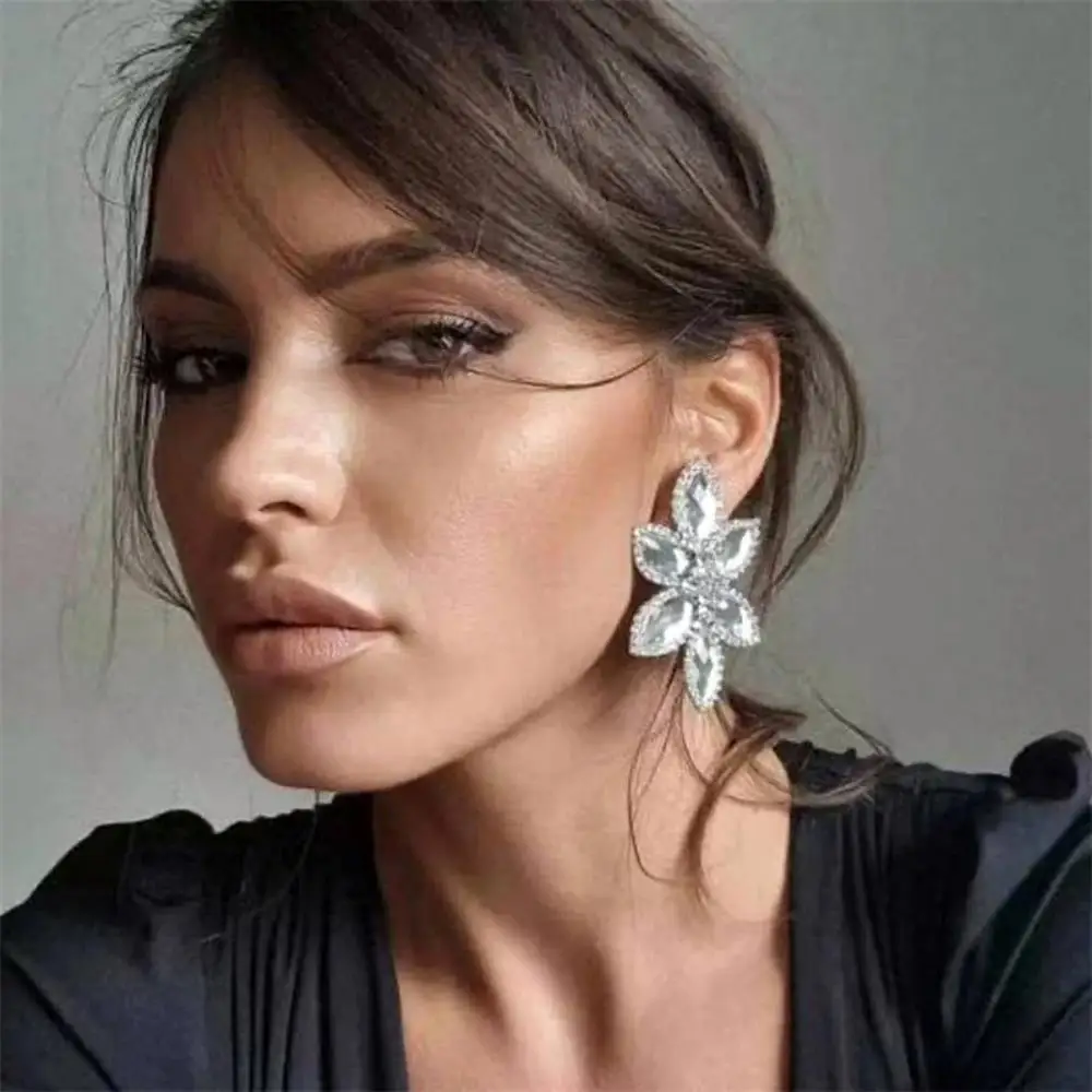 2024 New Trendy Rhinestone Flower Shaped Earrings Dinner Party Accessories Lady Fashion Personalized Jewelry Wedding Gift