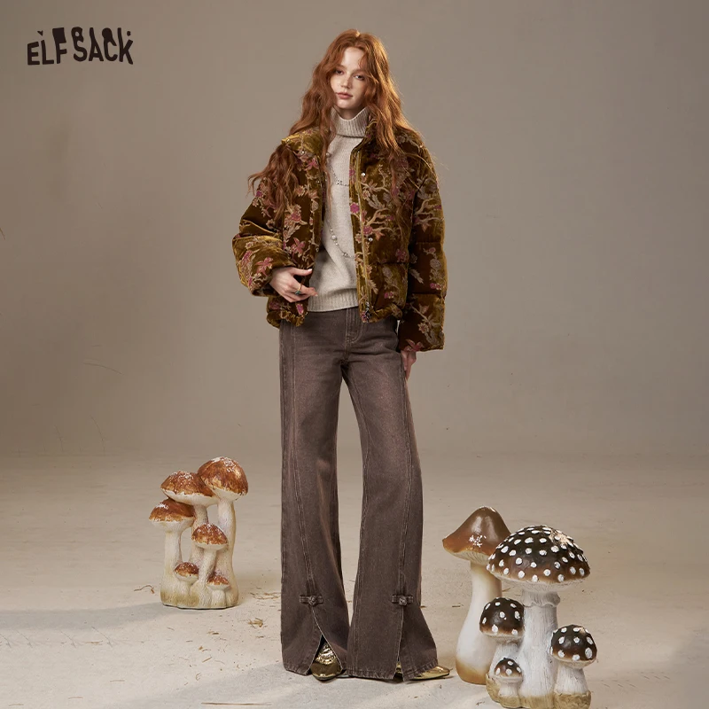 ELFSACK 2025 Winter New Arrivals Casual Vintage Chinese Frog Button Detail Denim Jeans For Woman