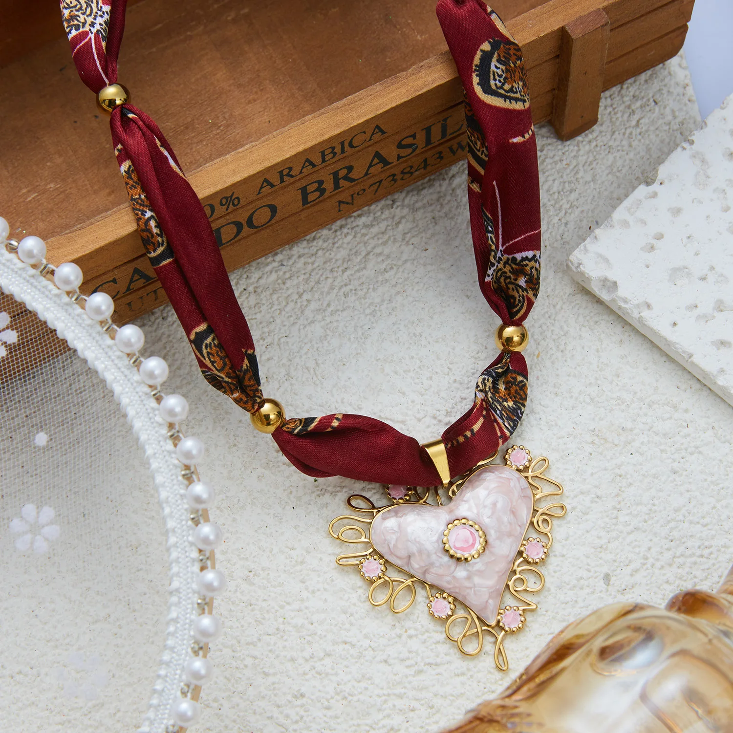 Romantische Edelstahl-Emaille-Herz-Halskette mit Seidenband für Damen, Hofstil, Seidenschal-Kette, Statement-Party-Schmuck, Geschenk – Detail 6