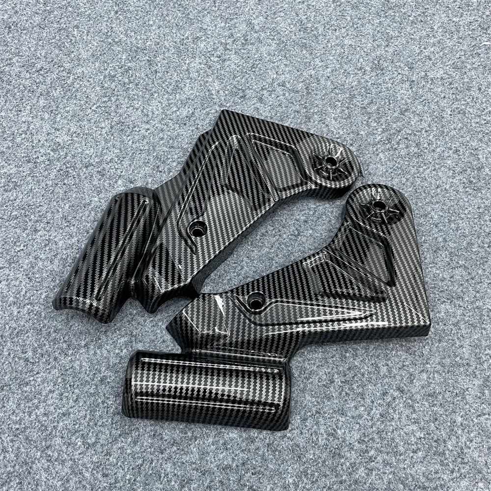 

The ABS motorcycle fairing is suitable for the new 2015-2024 15-24 carbon fiber paint on the side panels of the Yishou 650 frame