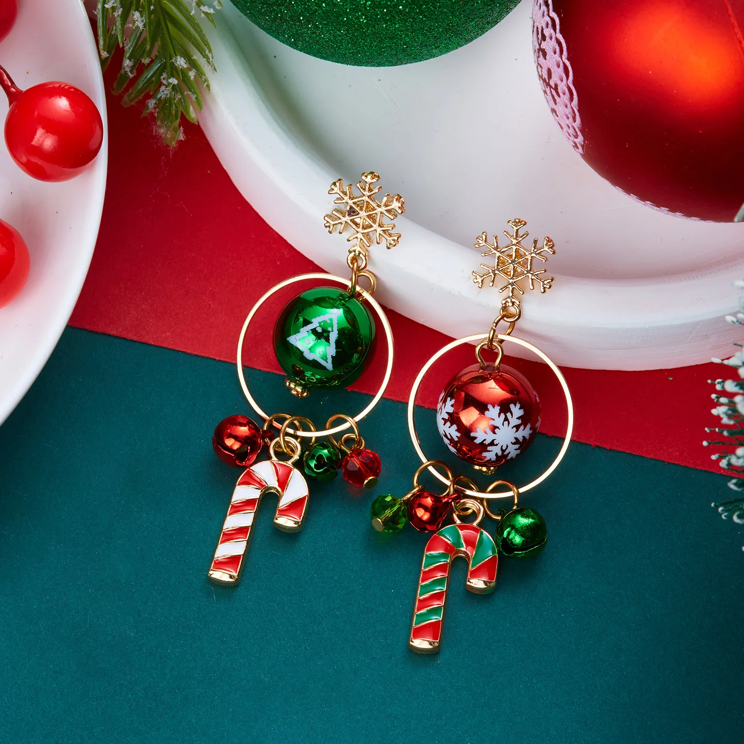 New Design Asymmetrical Snowflake Dangle Earring for Women Red Green Christmas Ball Bell Candy Cane Long Earring Holiday Jewelry