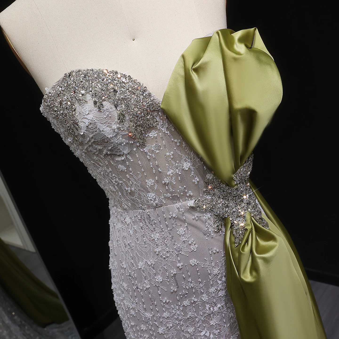 シャロンはドバイオリーブグリーンマーメイドイブニングドレスちょう結びサイドスカート付き女性のウェディングパーティーウエディングドレスSS617カスタマイズ