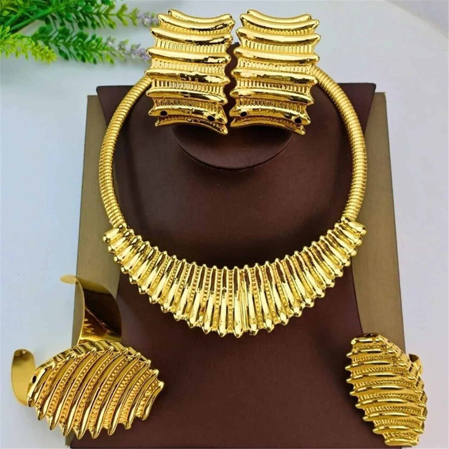 2024 New Trendy Luxury Gold Plated Four Jewelry Sets For Women Rich Fashionable Collar Armband Aretes Anillos Party Jewellery