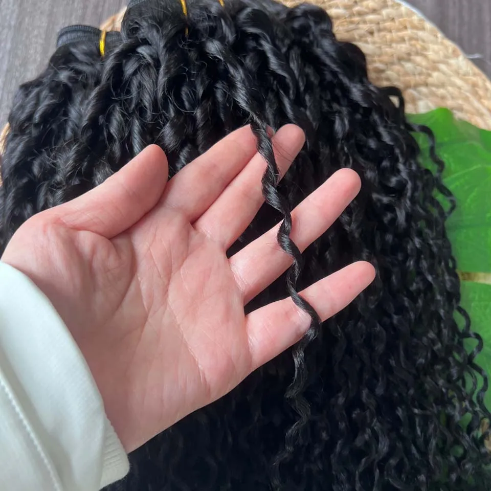 Cabelo Humano Cacheado Pixie Brasileiro: Pacotes de Cabelo Humano Cacheado Pixie Grosso Cor Natural 2/3/4 Pacotes