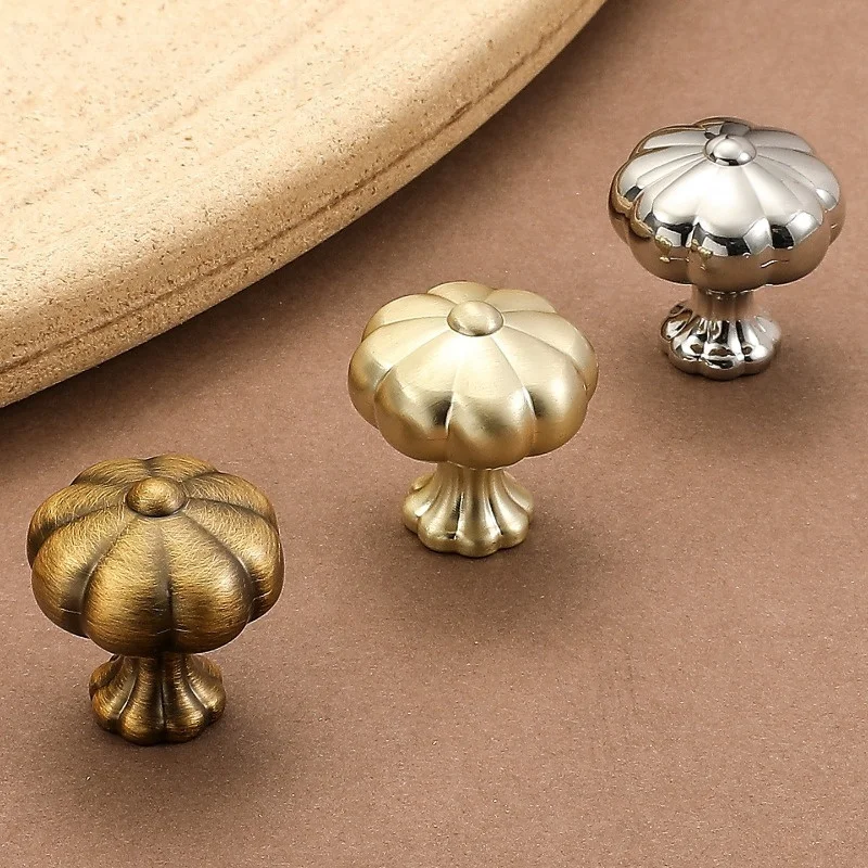 French Cream Style Zinc Alloy Cabinet Pulls Solid Gold Single Hole Handles for Wardrobe Drawer Cupboard