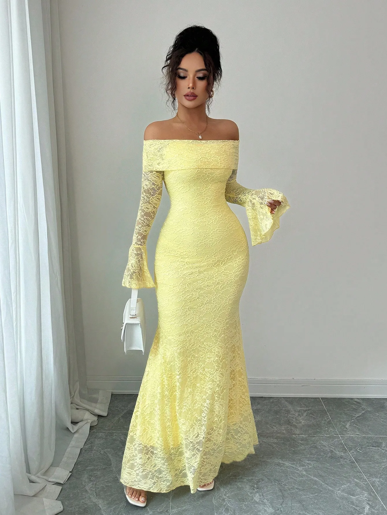 

Желтое кружевное платье-русалка макси с открытыми плечами и расклешенными рукавами для женщин