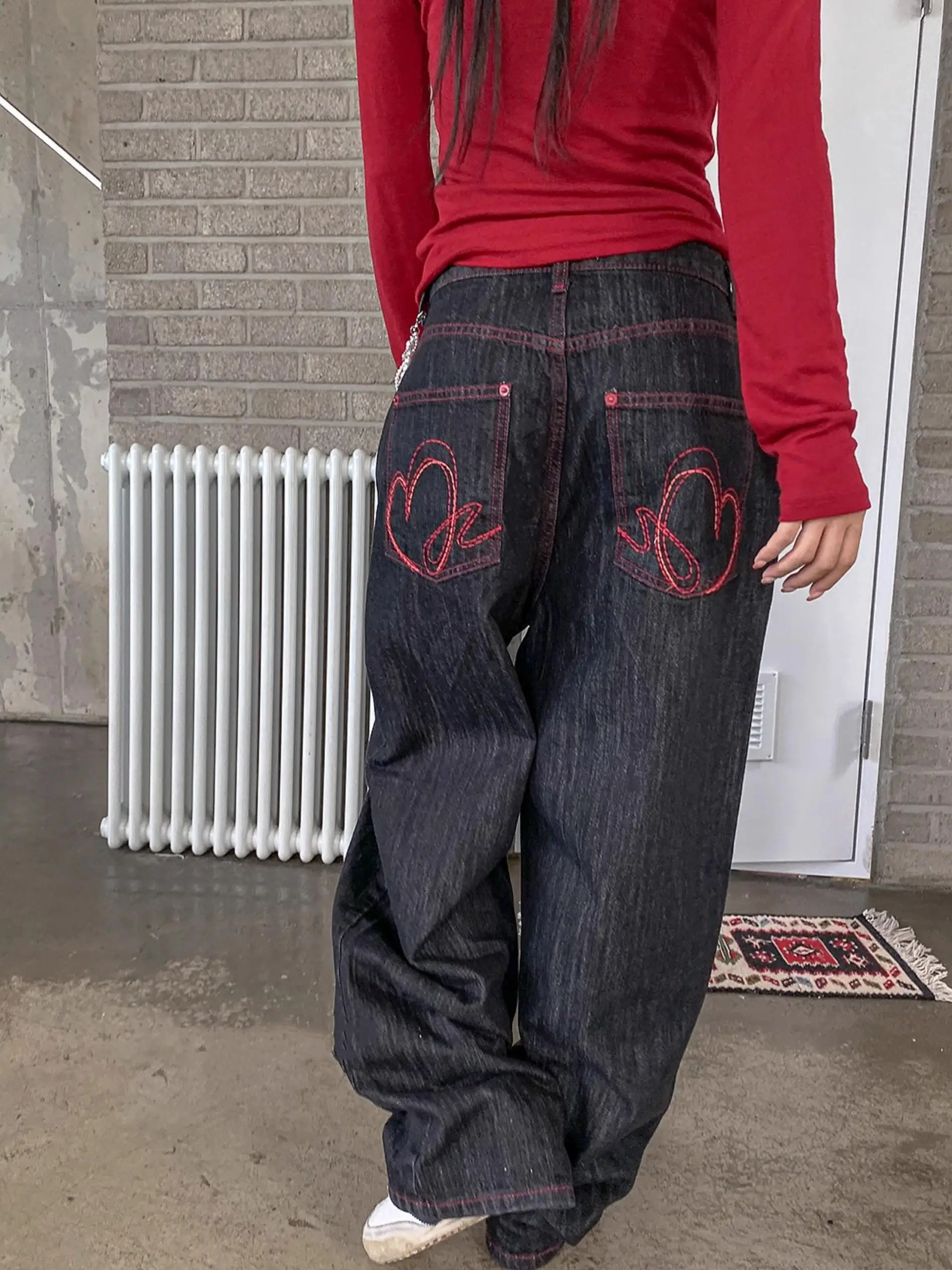 

Ретро вышитые сердечки с принтом свободного покроя, джинсовые джинсы с высокой талией, красные широкие брюки для женщин, осенний сезон