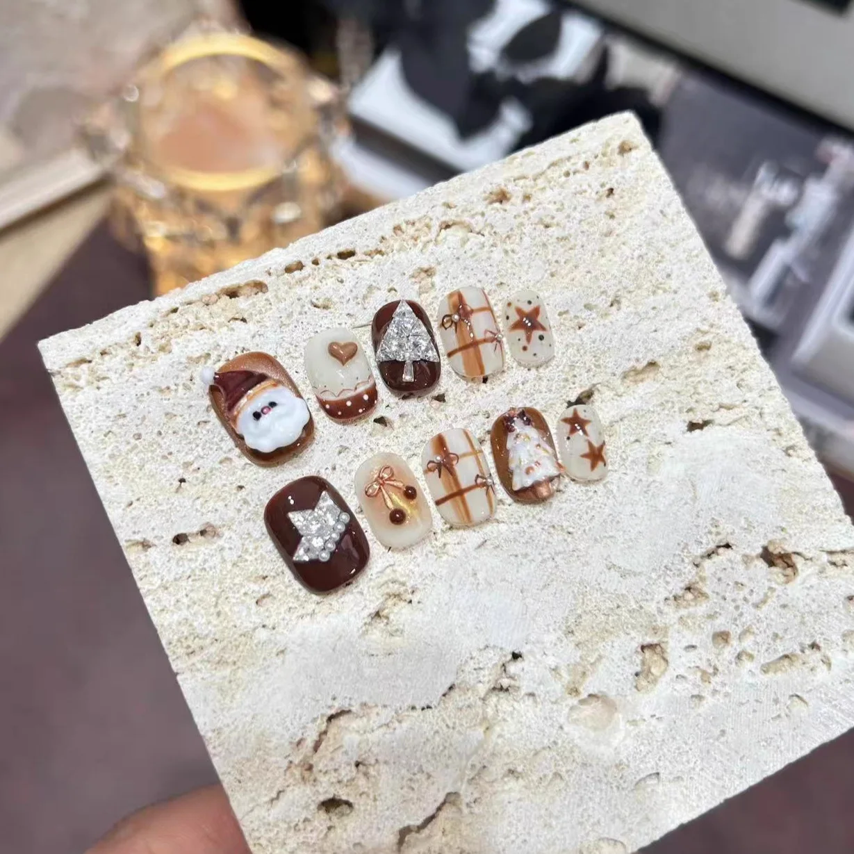 

10 шт., накладные ногти ручной работы, коричневые накладные ногти в клетку со звездами и рождественской короной для женщин и девочек, съемные носимые накладные ногти