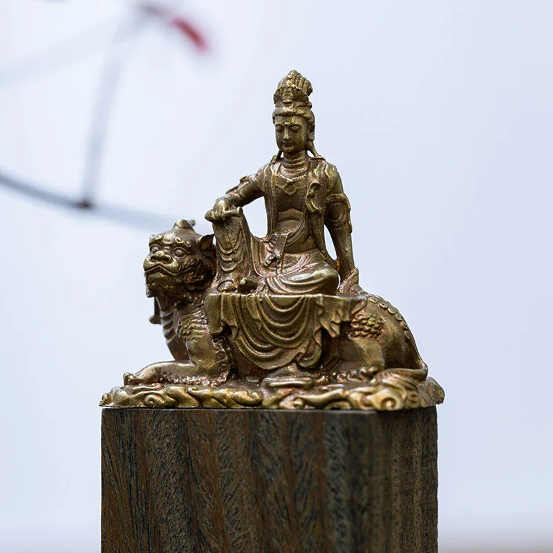 Golden Retriever Roar Avalokitesvara Statue Guanyin Figure of Buddha Decoration Copper Statue Mini Delicate Small Portable Buddh