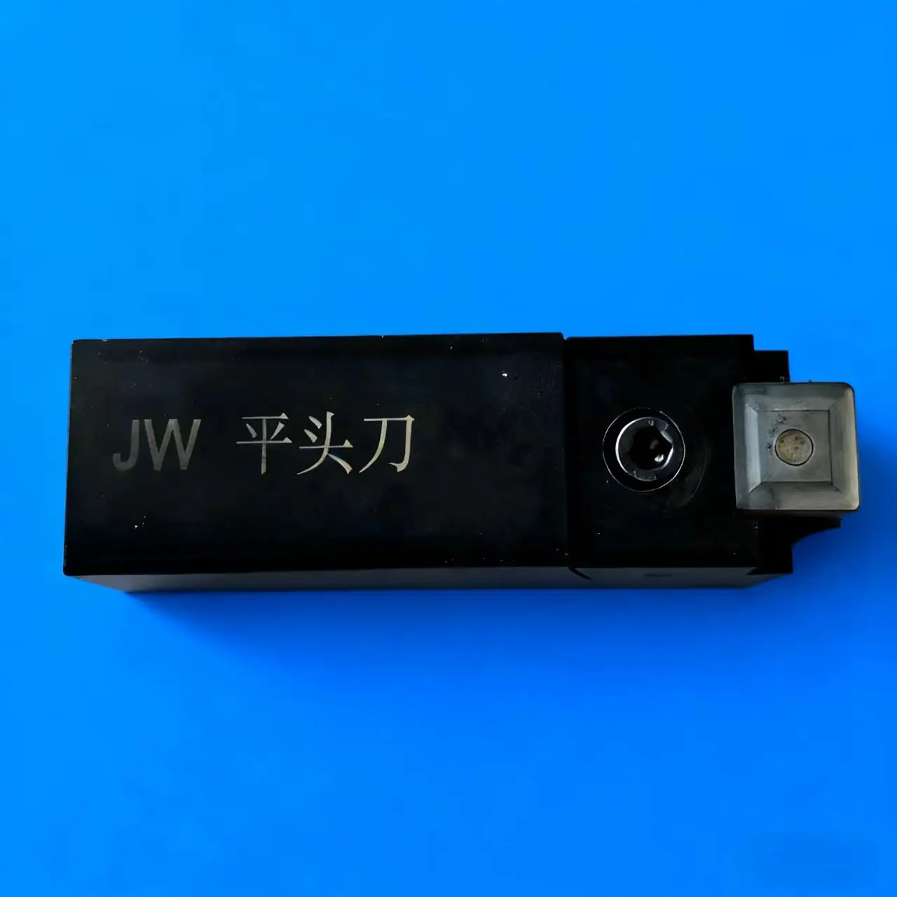 Composed of blade body, blade pad, and screw  Surface blackening treatment  Belonging to metal cutting tools  Flat headed knife