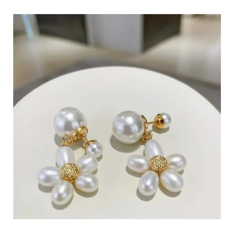 

Letter Lady Flower Stud Earrings Resin Pearl Five Leaf Flower Gold Plated Earrings