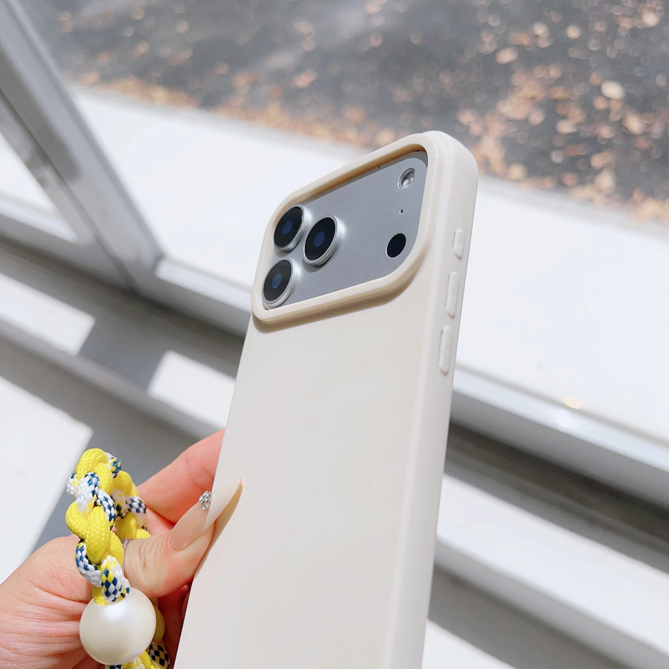 Hand-Woven Lanyard Case Suitable For Iphone 17 Pro Max Phone Case Air /16 Plus Wrist Short Lanyard 15/14/13/12 Pro Case