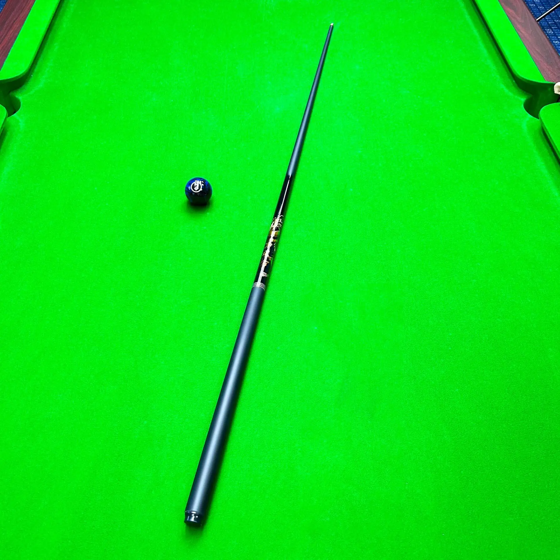 

2025Premium Quality 58 Inches Carbon Fiber Pool Cue Stick with 13 mm Tip for Sale