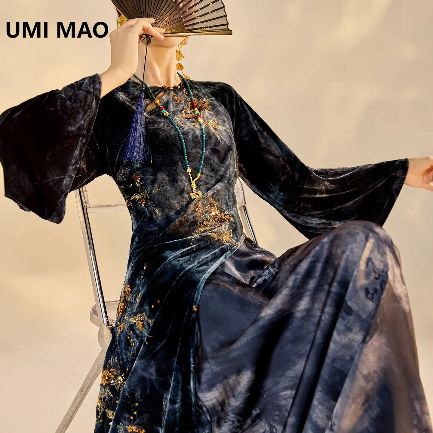 UMI MAO فستان الخريف جديد كم طويل جميل النمط الصيني تشيباو فستان طويل المرأة الجديدة النمط الصيني المخملية فستان فام #1