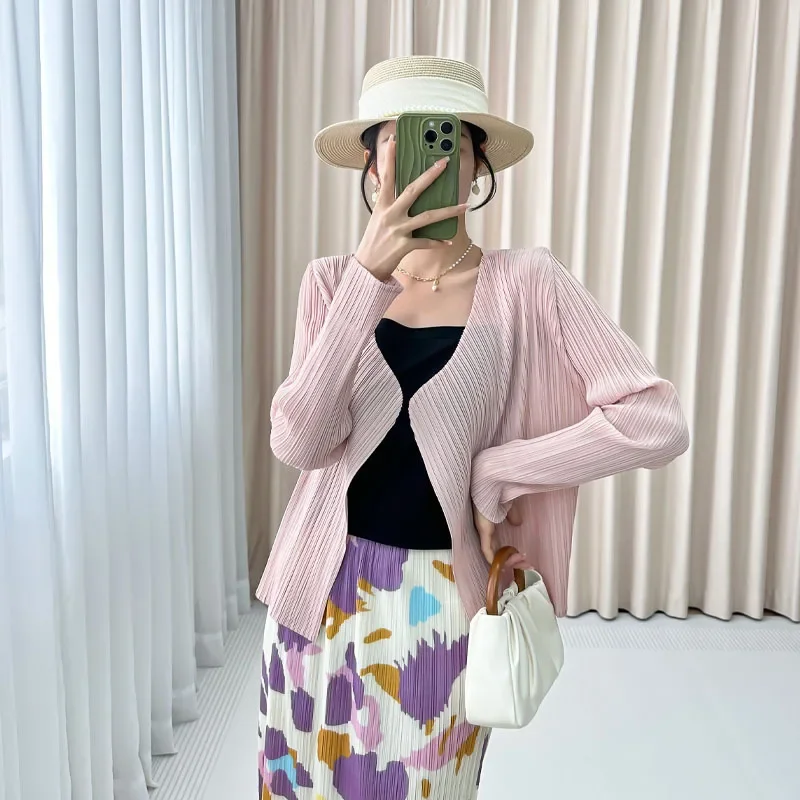 

Miyake Style Pleated Early Autumn Thin Four-color Cardigan Niche Versatile Daily Short Jacket Simple Folding Sleeve Jacket Women