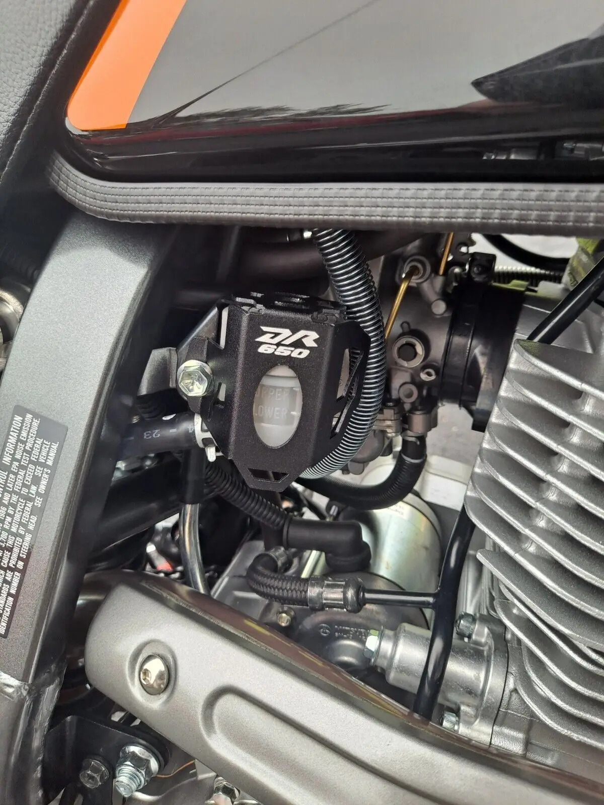 غطاء زيت الدراجة النارية مضخة الفرامل الخلفية خزان الزيت السائل الحرس حامي لسوزوكي DR 650 DR650S/SE