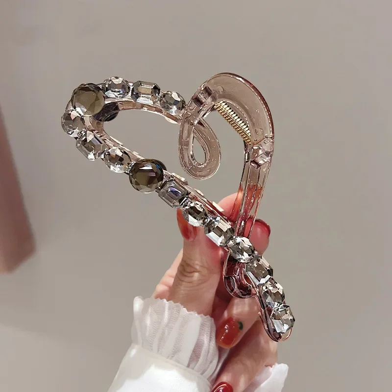 2025 جديد! مشبك شعر على شكل قرش من الأكريليك الراقية - غطاء رأس أنيق للنساء من الخلف