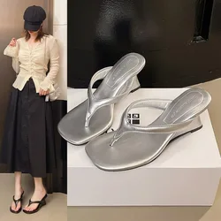 2025 Fashion Thin Pumps Peach Shoes Slippers Runway Toe Loop Sandals Celebrity Slides Women Candy High Heels Club Ring Flip Flop