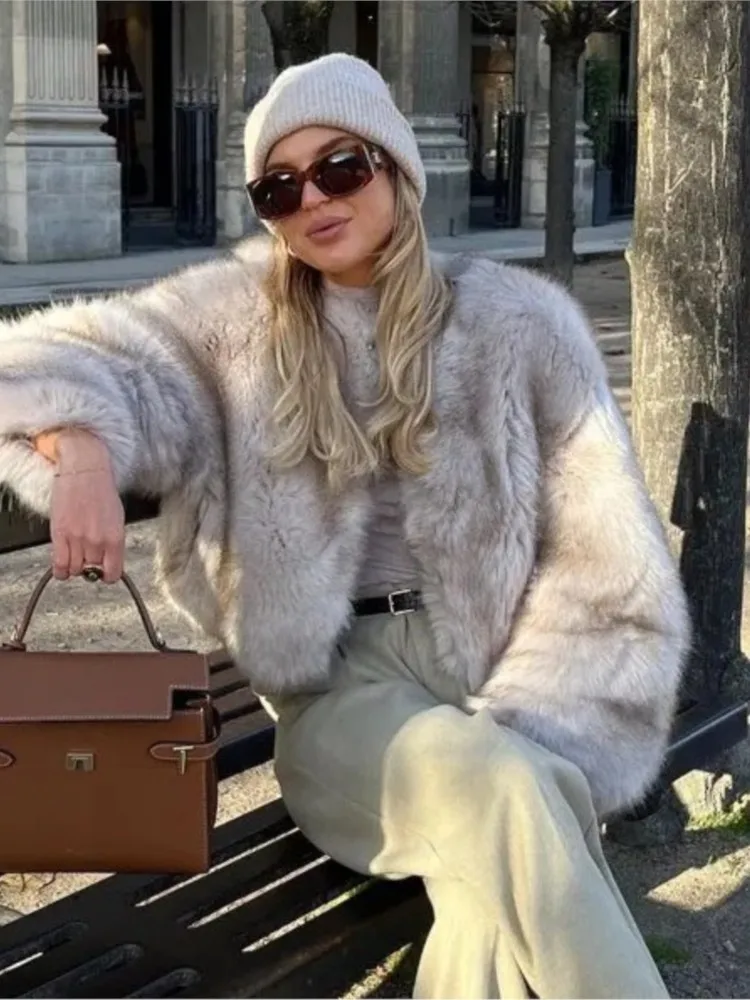 سترة نسائية قصيرة من الفرو المنفوش رائعة لعام 2025 KIDCRKJ موضة الشارع ماركة فاخرة معطف فرو صناعي مقصوص للسيدات للشتاء #1