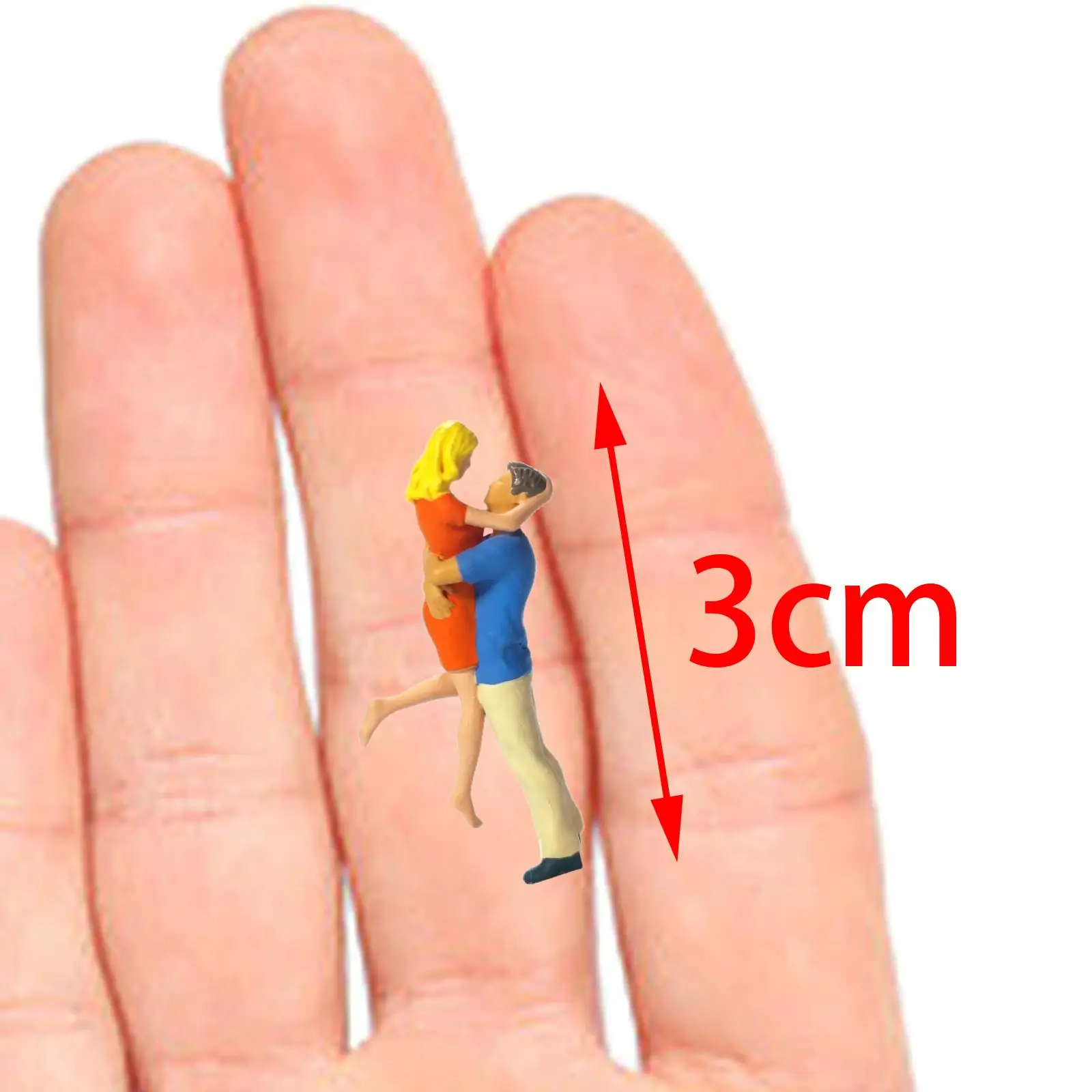 1/64 Hugging Men and Women Model Sand Table Ornament for Diorama Photography