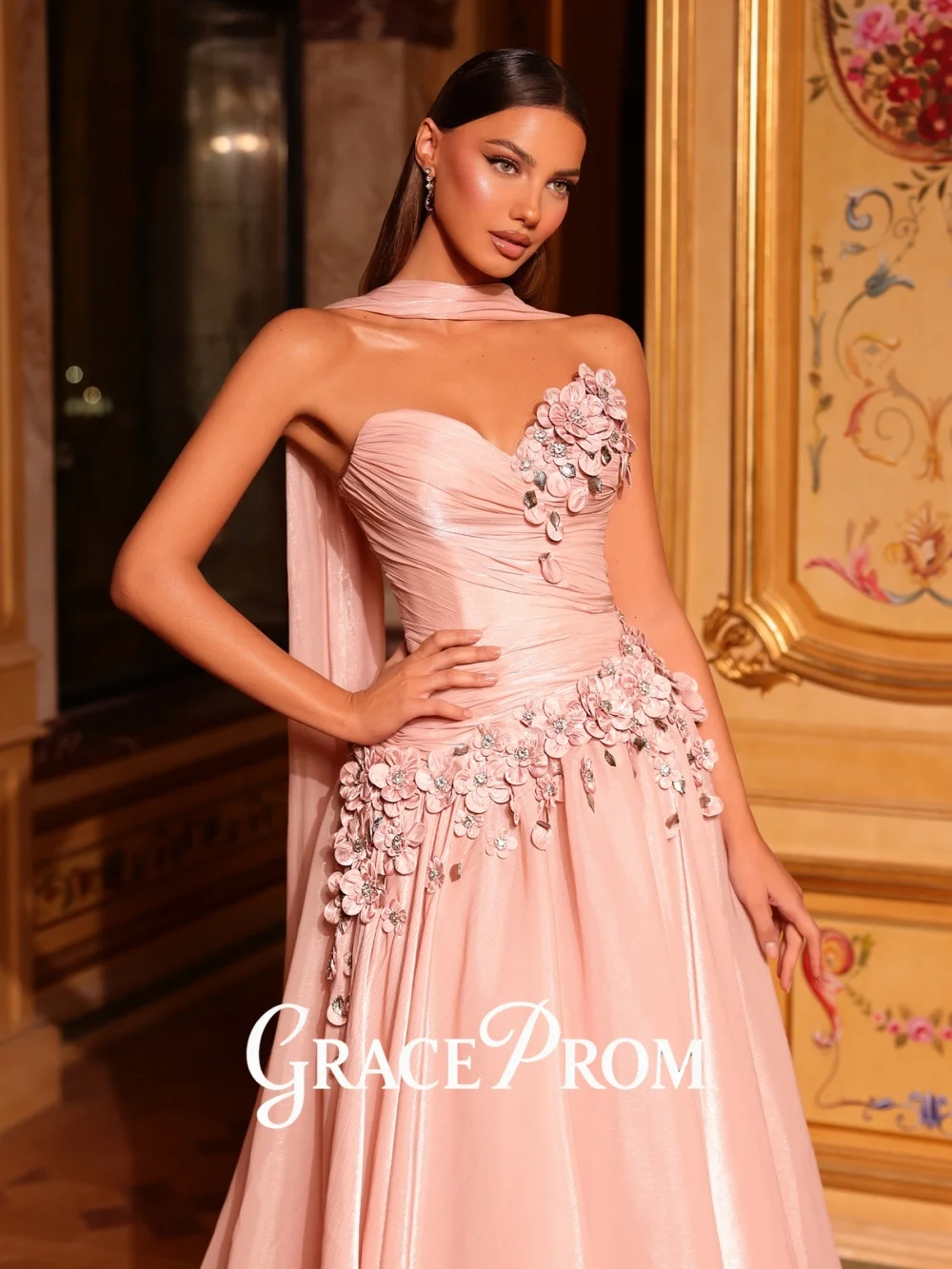 

GraceProm Elegant Strapless Satin Evening Dress 2026 Floral-Accent Carpet Gown Fashion A-Line Floor-Length Party Gown فساتي
