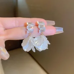 Korean Elegant White Shell Tassels Earrings for Women 2024 New Light Luxury Flower Petal Drop Earrings Jewelry Accessories Gift
