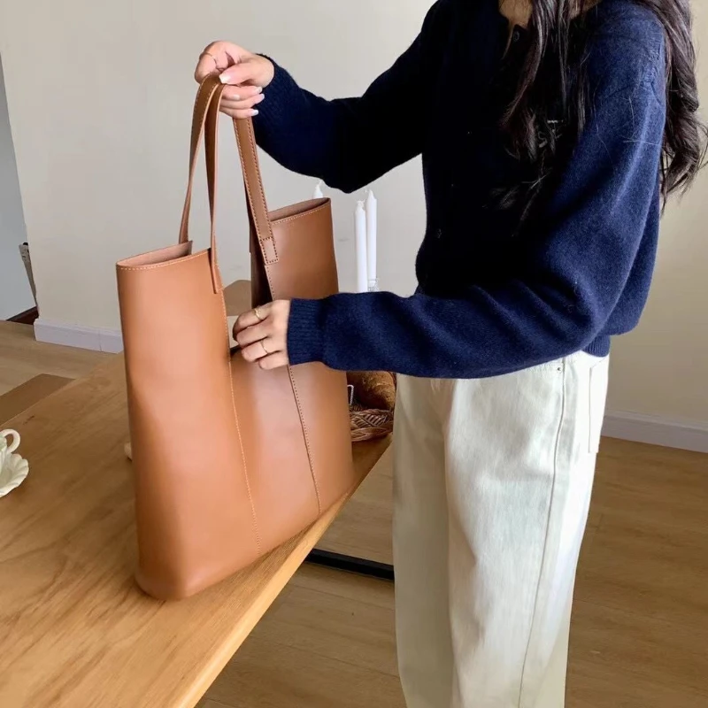 New Niche Original Design Portable Tote Bag 2024 Ins Retro Simple High-grade Underarm Shoulder Package Woman Bag with Pouch