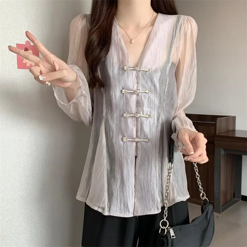 Loose Plus Size Women\'s New Chinese Retro Button V-neck Long Sleeved Top Summer Single Breasted Shirt