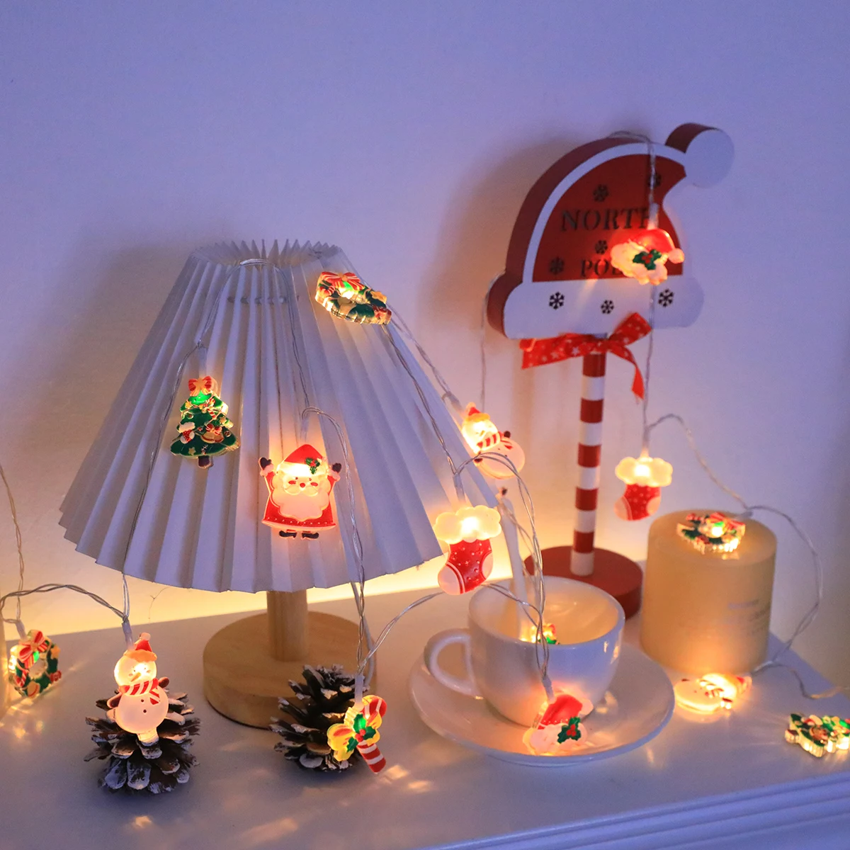 Guirlande lumineuse LED de noël, avec père noël/bonhomme de neige/canne à bonbons/bas de noël/designs de flocons de neige, pour fête de noël/intérieur/arbre