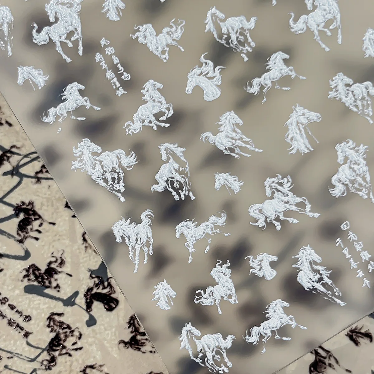 水墨画スタイル鮮やかな黒白馬自己粘着ネイルアートステッカー DIY 新年装飾マニキュアデカール