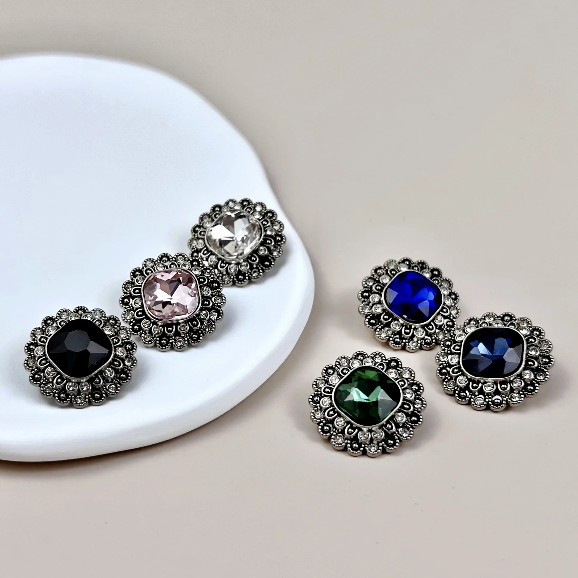 

10pcs Metal Button Sewing Clothing Bag DIY Craft Flower Shape Button Inlaid Rhinestones Decorative High-Grade Button Accessories