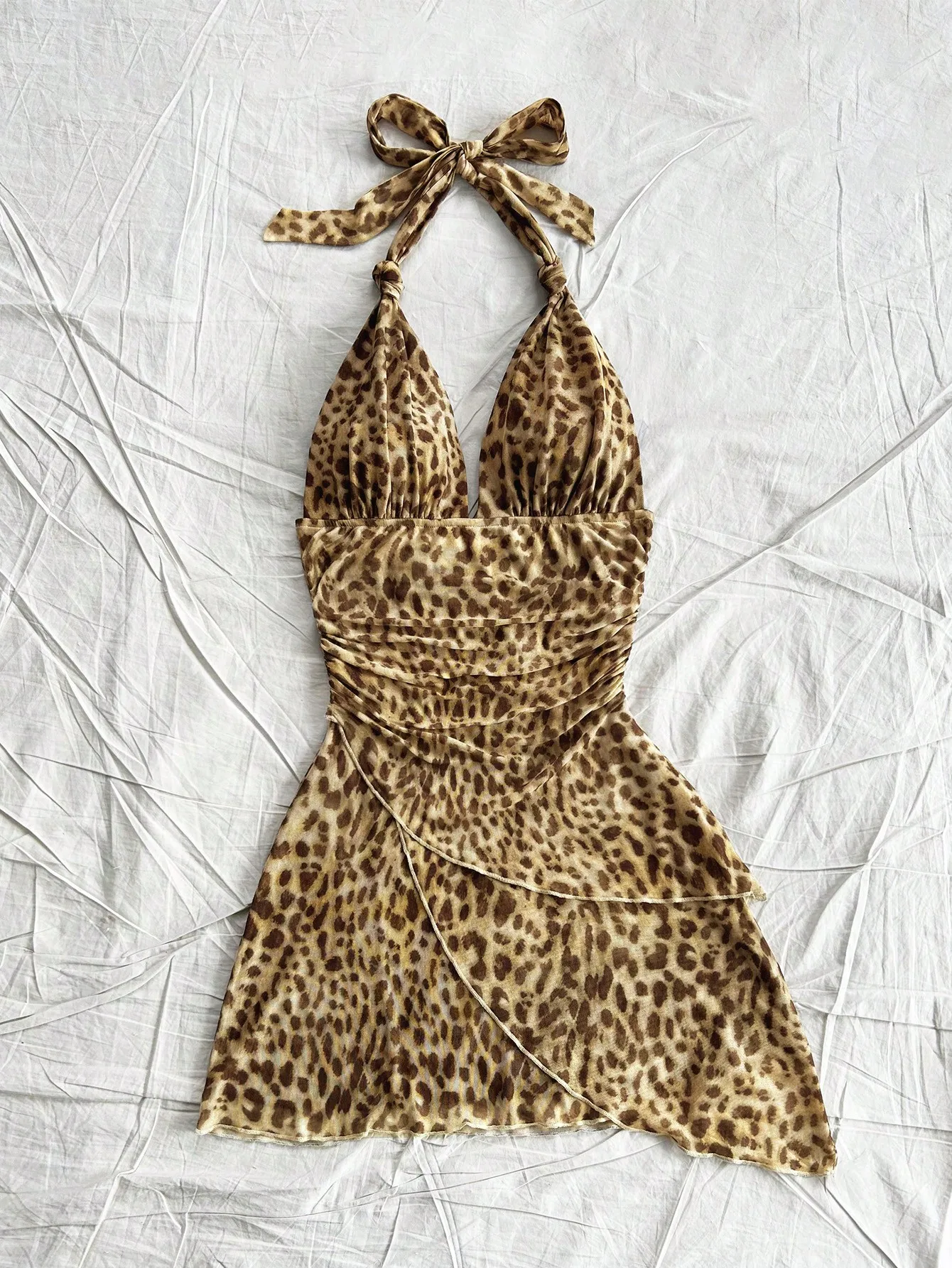 Minivestido com estampa de leopardo, gola halter, franzido, em camadas, para verão, praia e festival