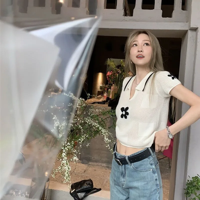 رقيقة متماسكة المرأة المحاصيل بولو الرقبة الصيف النمط الفرنسي Y2k ملابس امرأة عصرية ركاب تصميم الكورية نمط المرأة بلايز
