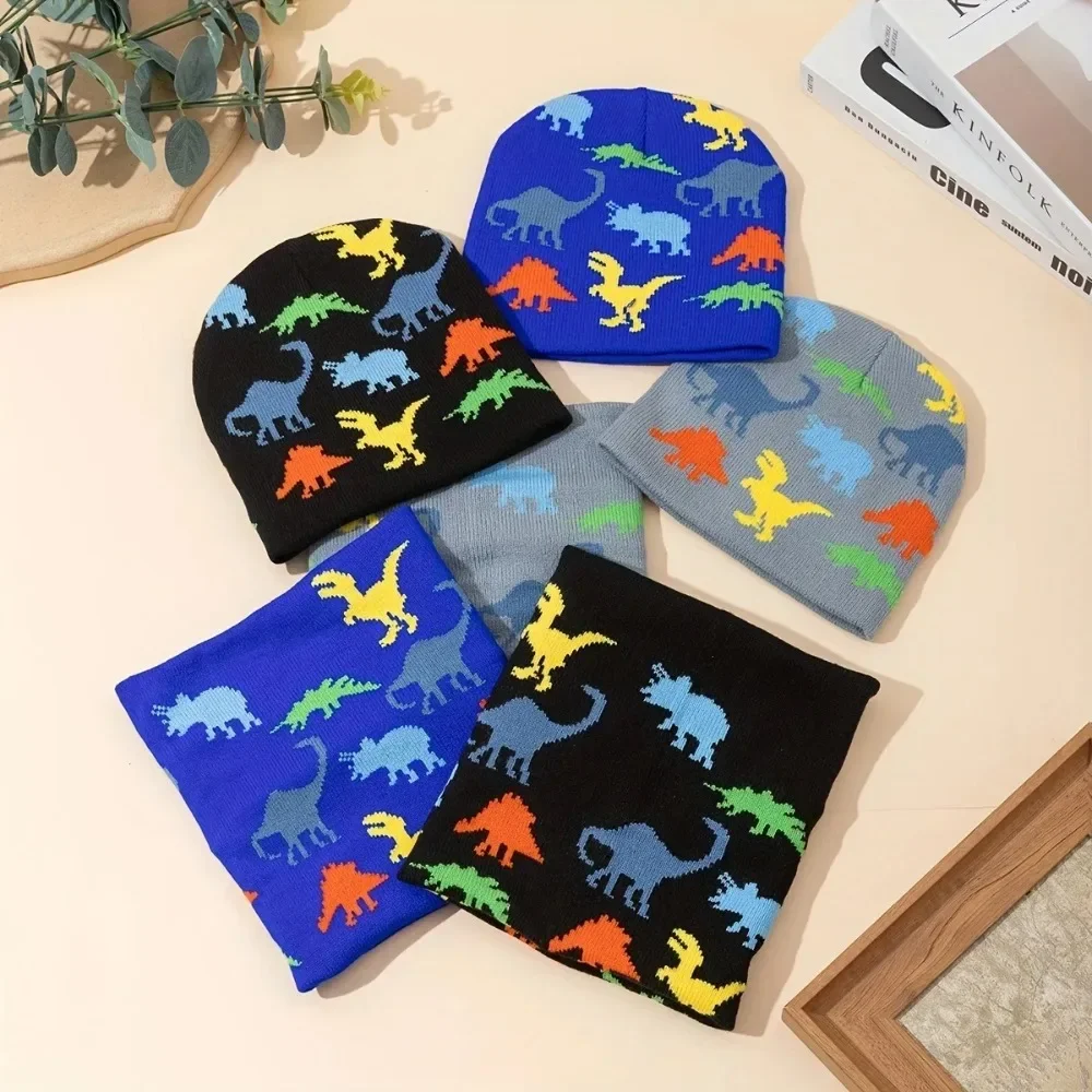 かわいい恐竜のニットベビー帽子とスカーフのセット、漫画の恐竜柄、冬用暖かい男の子女の子用ビーニー、フリース裏地付き幼児キッズ帽子、男の子女の子用
