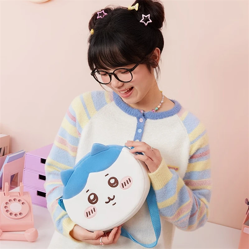 MINISO sac à dos en peluche sac à bandoulière Chiikawa Usagi Hachiware sac à jouet poupée sac à épaule kawaii sac d’école de grande capacité kawaii étudiant enfant sac à poupée en peluche