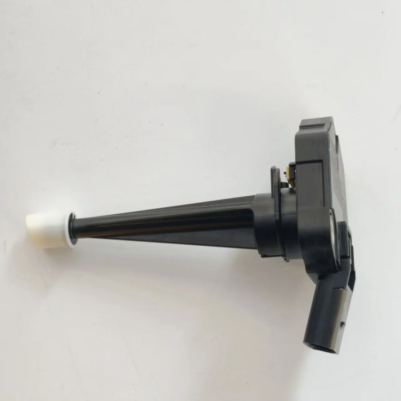 Automobile engine oil level sensor OEM quality oil detector for Macan Cayenne Panamera 9466061700