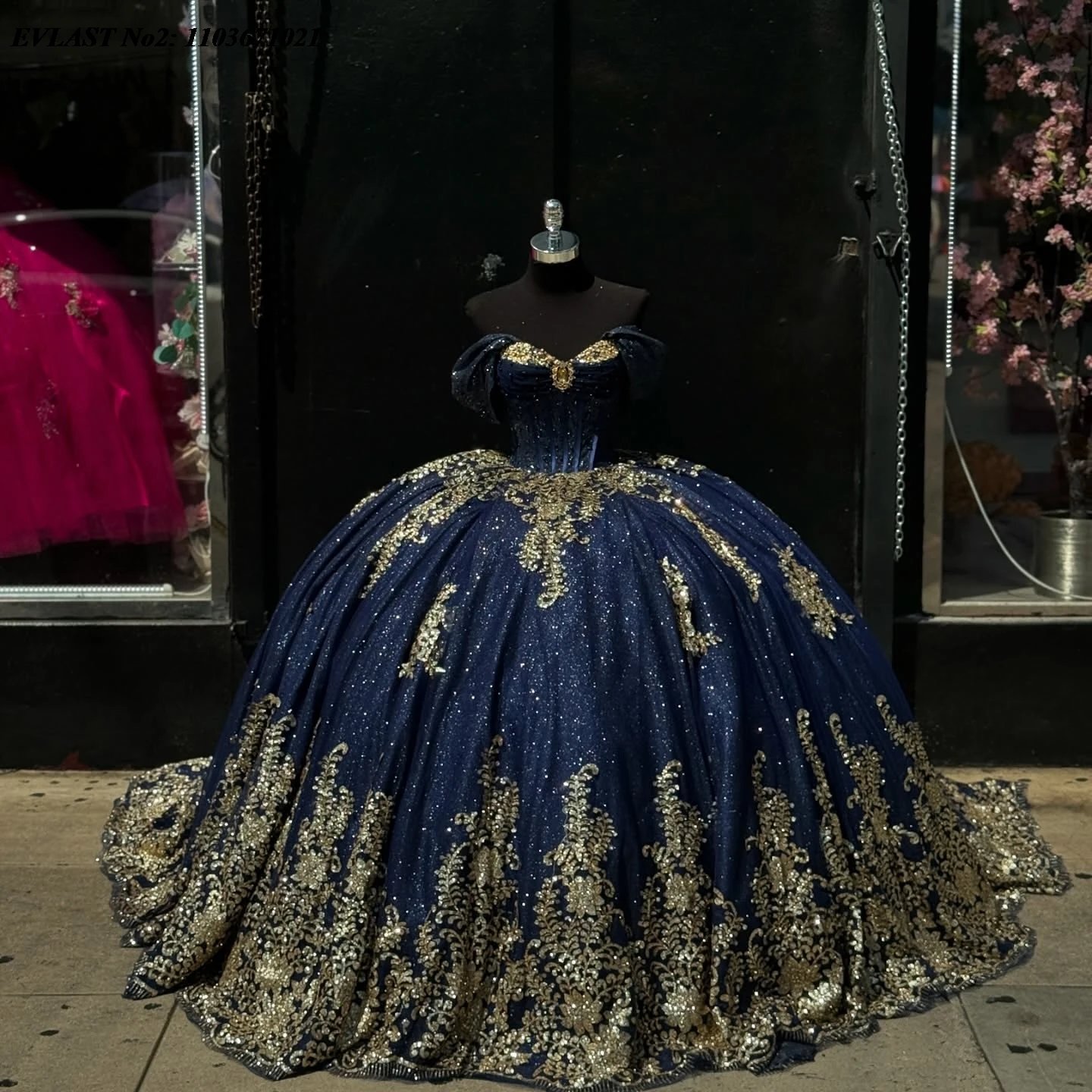 فستان Quinceanera المكسيكي باللون الأزرق الداكن المخصص من EVLAST فستان حفلة مزين بالدانتيل الذهبي مطرز بالخرز الحلو 16 فيستدوس دي 15 أنوس E2QA75 #1