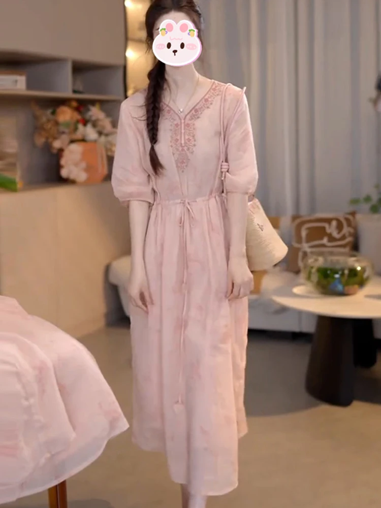 

Новая модная женская летняя повседневная юбка А-силуэта с V-образным вырезом, розового цвета, с милым дизайном, средней посадкой и коротким рукавом.