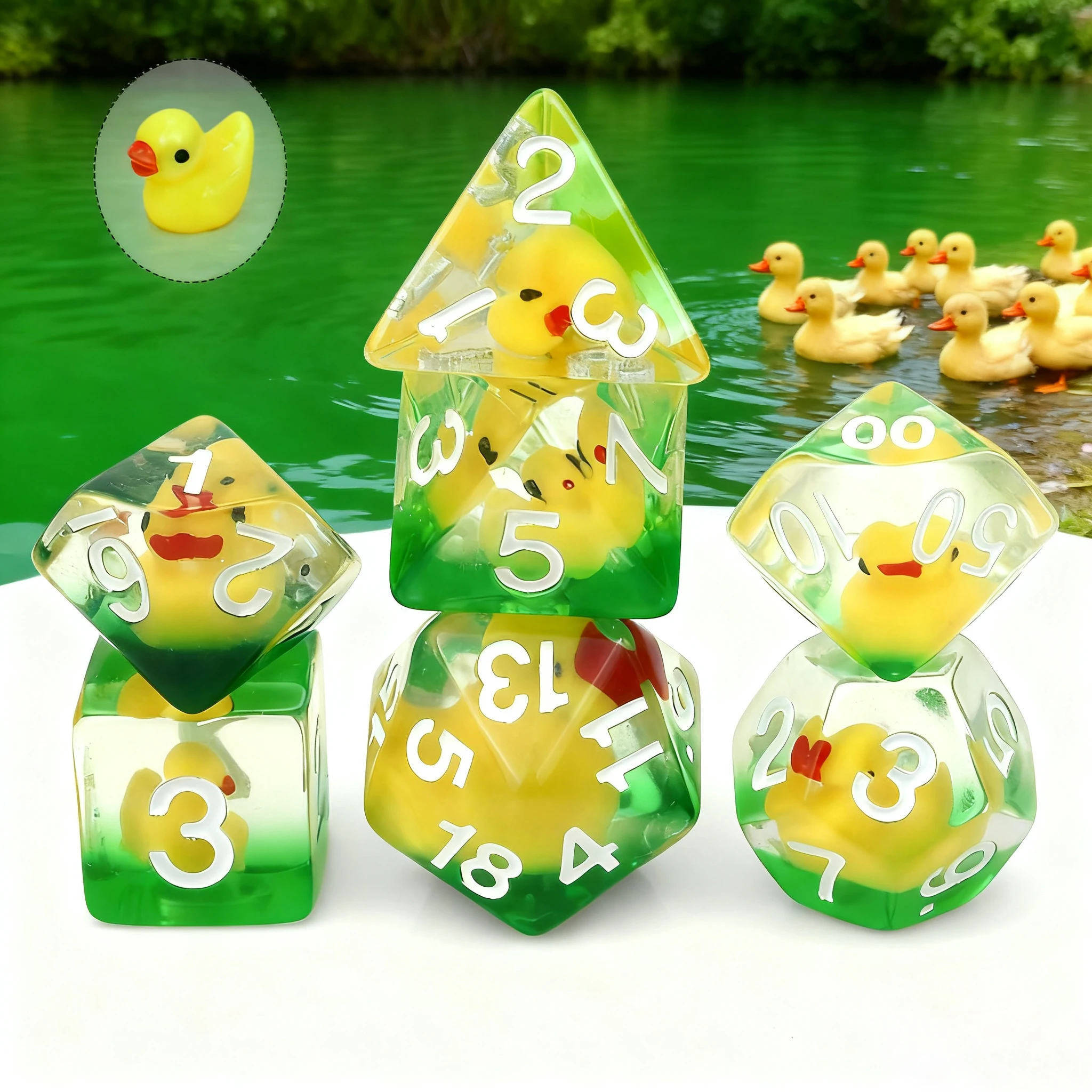 مجموعة من 7 نرد راتينج شفاف مع تصميم بطة صفراء كرتونية وأرقام بيضاء لألعاب الحفلات وإكسسوارات الألعاب #1