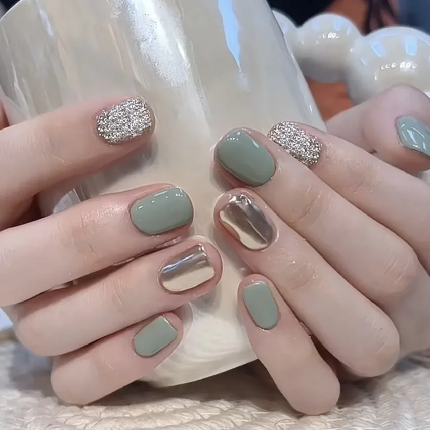 24 teile/satz Kurze Acryl Grün Spiegel Flash Silber Weiß Künstliche Nägel Vollständige Abdeckung Kann Wiederverwendet Werden und Drücken auf Nail art Tipps