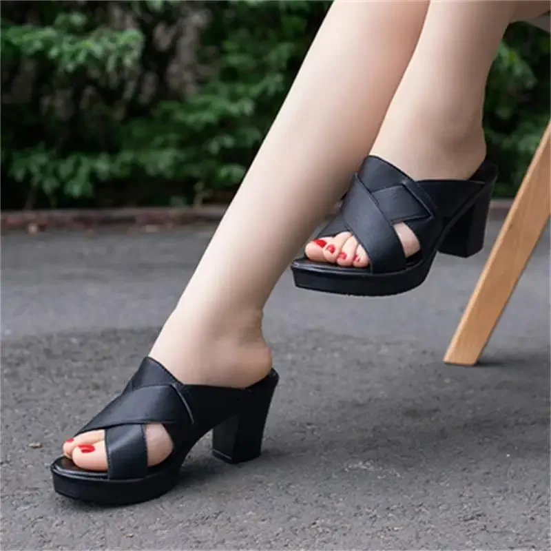 New Fashion Sandals  Women\'s Summer Slippers Wear Wild Slope with Non-slip Elegant Medium Thick Heels Platform Ladies Shoes