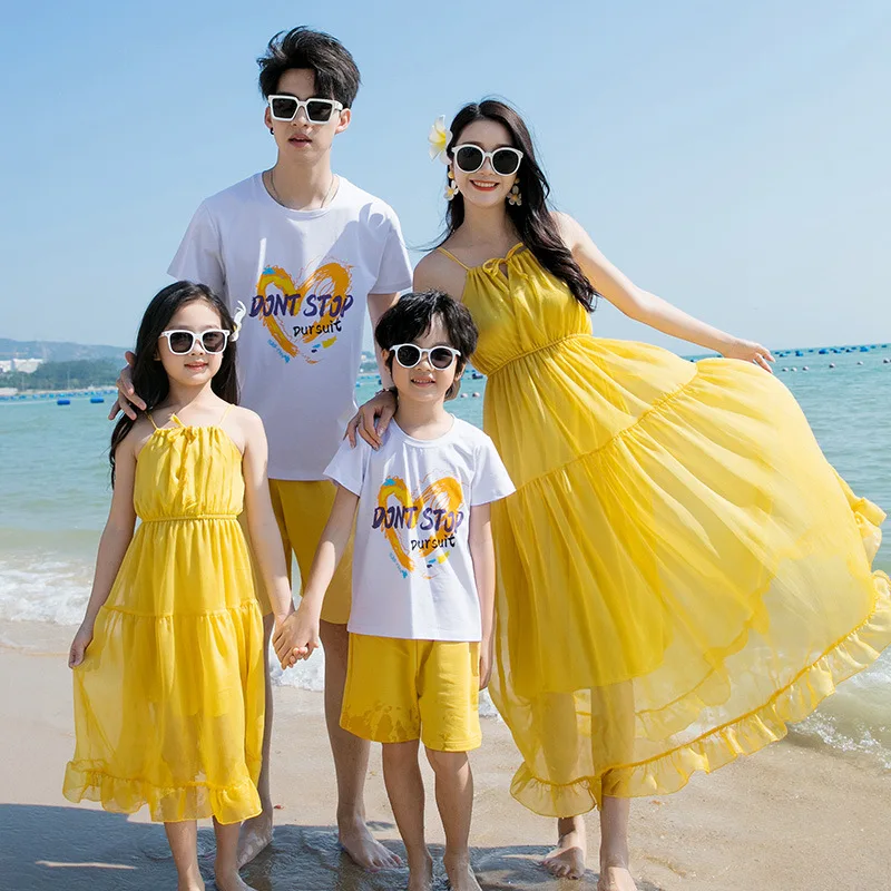 

Family Vacation Couple Clothes Parent-child Matching Clothing Dad Son T Shirts Shorts Two Piece Outfits Sets Mom Daughter Dress