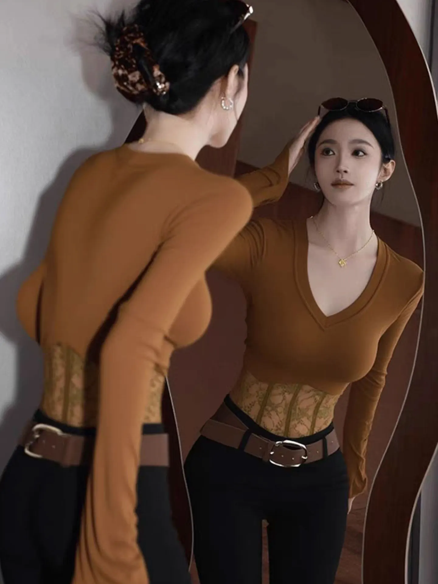 

Slimming Lace Long Sve V-Ne T-irt European High-End Brand Sexy Unique Base irt Top for Winter Warmth And Sle