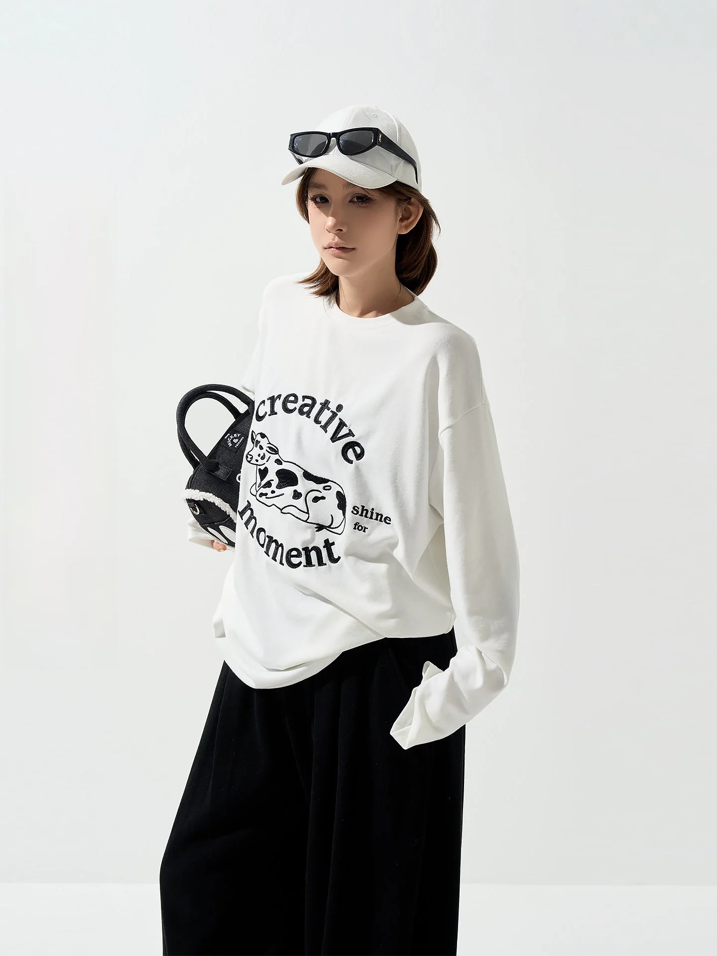 

Свободная женская футболка с длинным рукавом и круглым вырезом, с мультяшной вышивкой, утягивающая, базовый слой, в корейском стиле, осень-зима