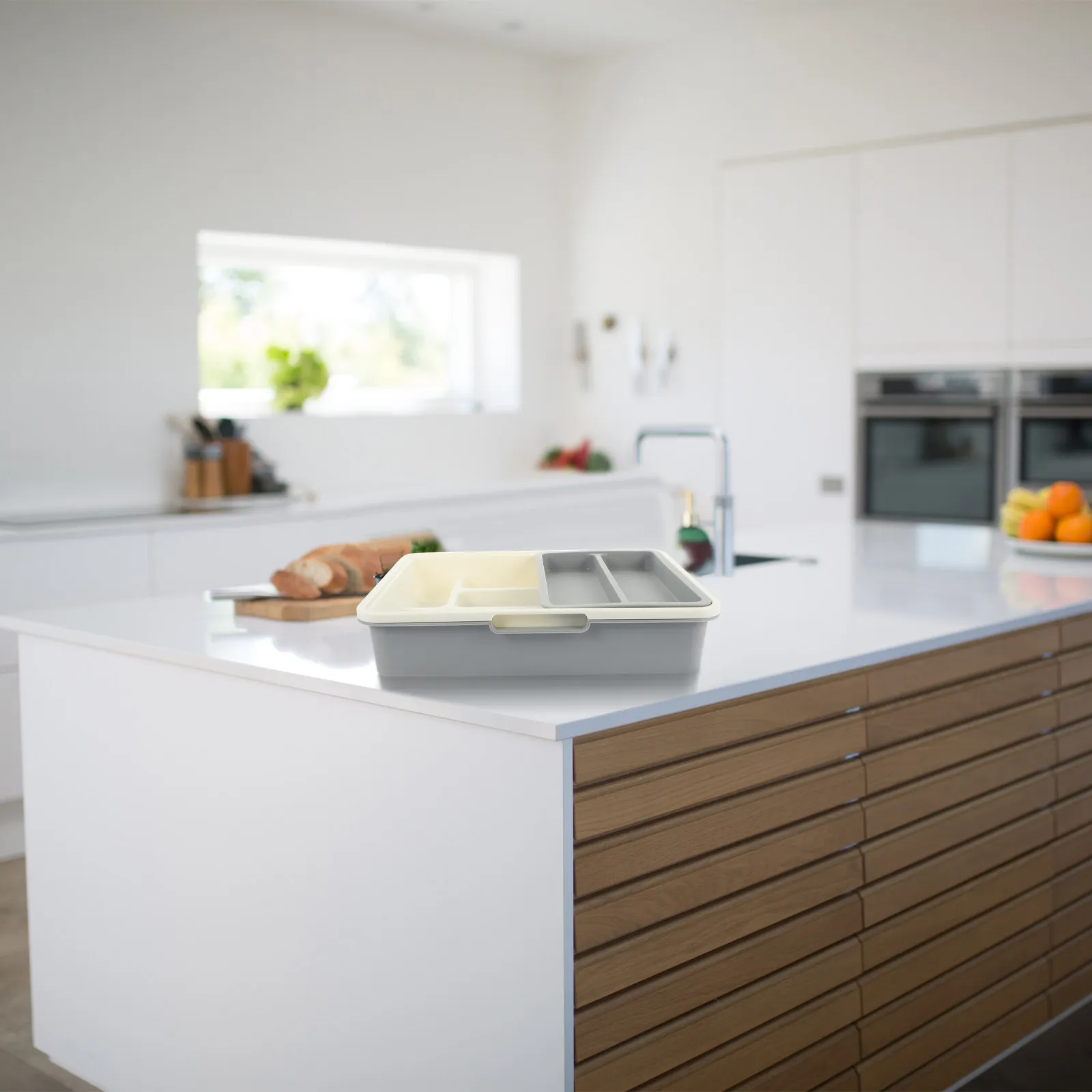 

1Set Multi-Function Cutlery Storage Box Heavy Duty Utensil Organizer Case Compact Design for Kitchen Bedroom Living Room