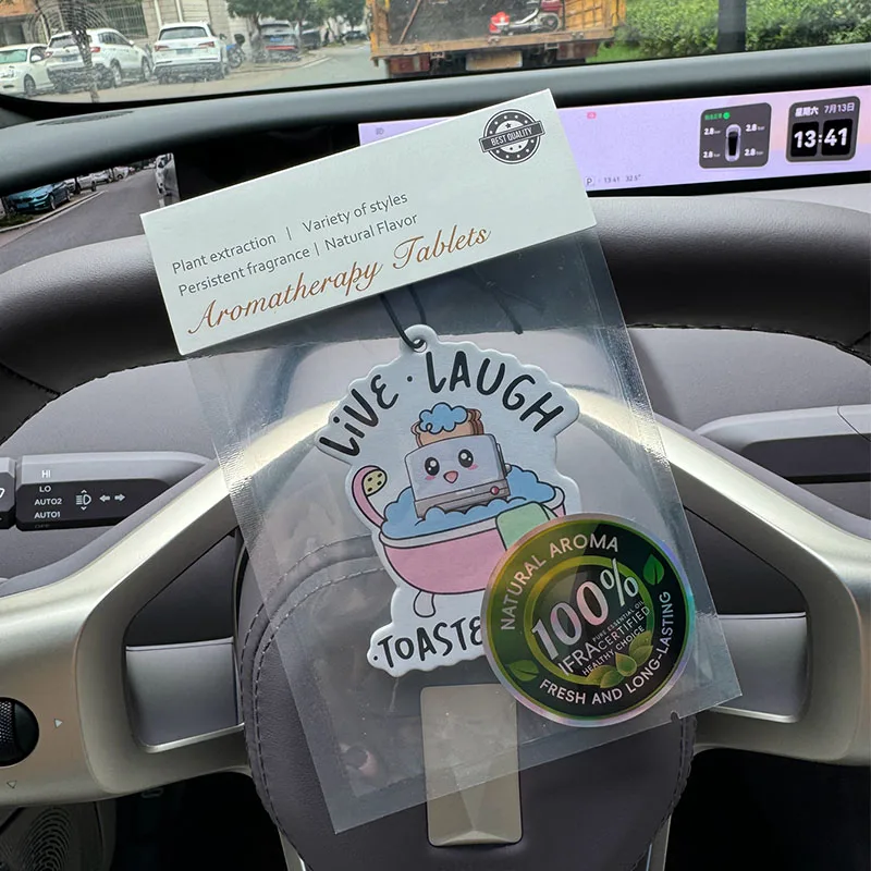 حمام ميراكي لايف اضحك محمصة. الصحة العقلية، خبز لطيف، تحفيزية، هيلتون (عطر الفندق) معطر هواء للسيارة |     قلادة مرآة الرؤية الخلفية ومشبك تنفيس ثنائي الغرض |     أقراص الروائح المواد الطبيعية |     عطر يدوم طويلاً لمدة 90 يومًا |