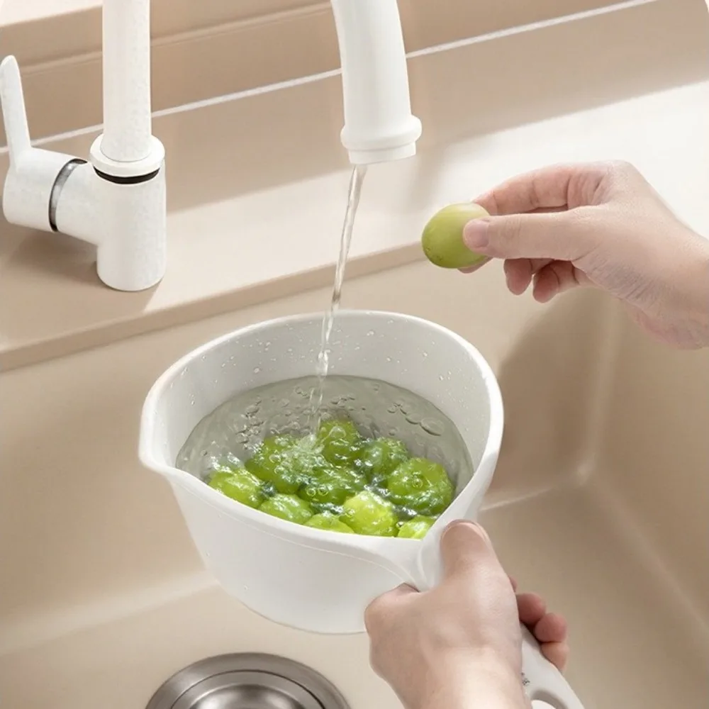 Plastic Water Scoop Thickened Ergonomic Handle Water Ladle Large Capacity Simple Plastic Water Ladle Watering Flowers