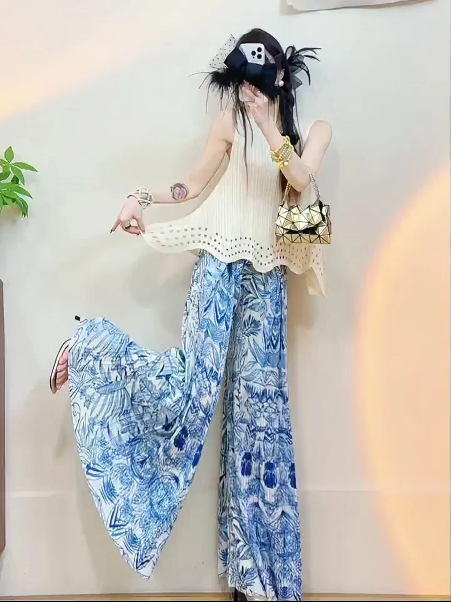 

Slimming Casual White Hollow out Top Wide Leg Pants Folded Set Three Houses Fashionable Summer Two Piece Women's Ensemble
