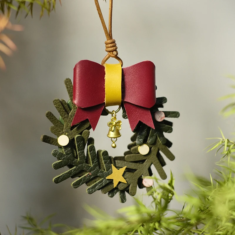

Wreath car decoration, hanging car ornament festival decoration handcrafted gift made of top-grain leather